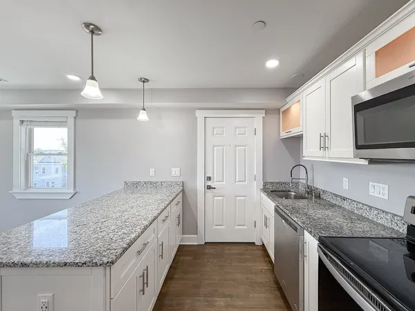 $2,100 | 468 Salem Street, Unit 3, Malden, MA 02148