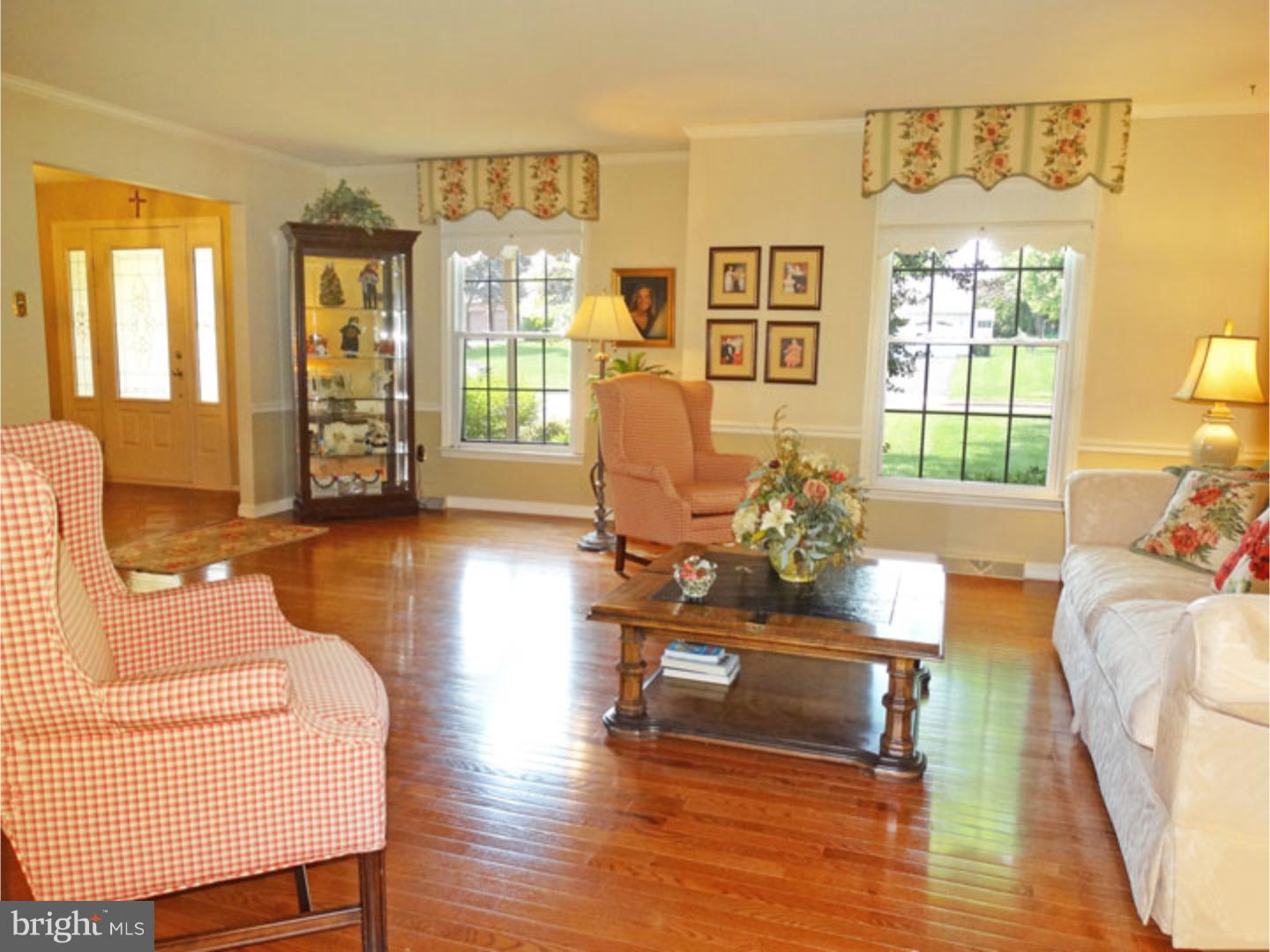 1179 Charter Road Warminster, PA 18974 - Photo 4 of 25 Living Room