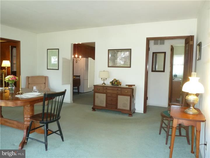 434 Norma Road Ambler, PA 19002 - Photo 5 of 25 Living Room