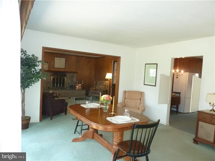 434 Norma Road Ambler, PA 19002 - Photo 6 of 25 Living Room