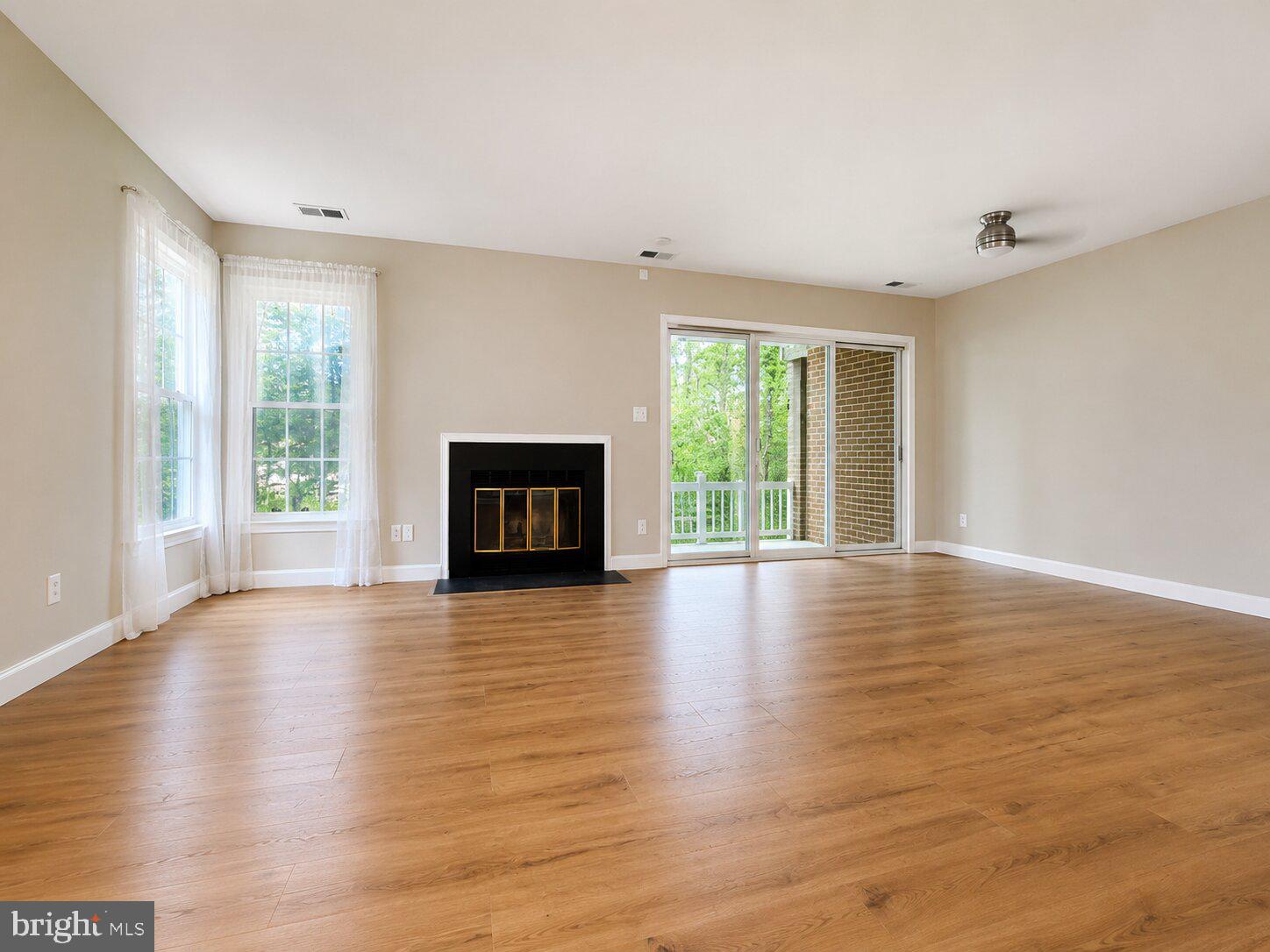 11150 Beaver Trail Court Reston, VA 20191 - Photo 6 of 20 Living