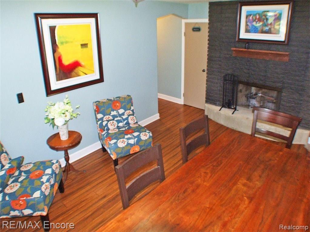 7414 Perry Lake Road Clarkston, MI 48348 - Photo 7 of 27 Extra seating area in dining space