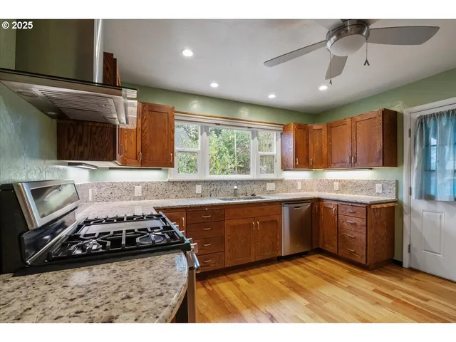 $449,900 | 1725 24th Street Northeast, Salem, OR 97301