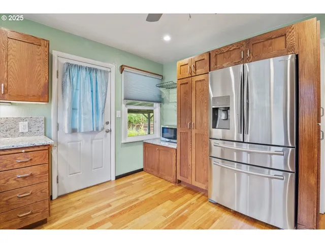 $449,900 | 1725 24th Street Northeast, Salem, OR 97301