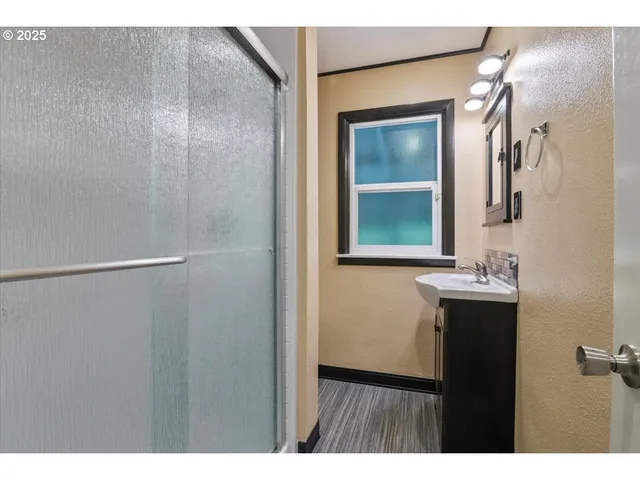 $449,900 | 1725 24th Street Northeast, Salem, OR 97301