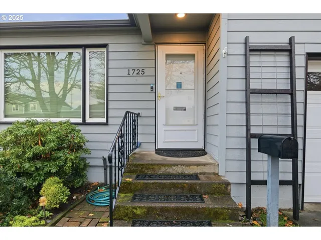 $449,900 | 1725 24th Street Northeast, Salem, OR 97301