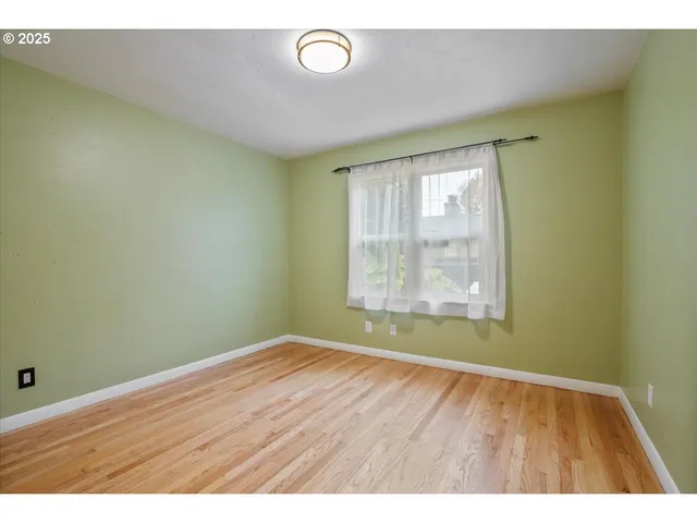 $449,900 | 1725 24th Street Northeast, Salem, OR 97301