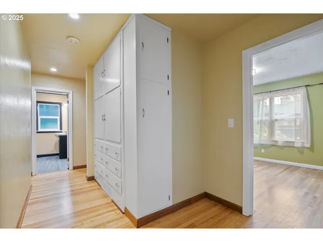 $449,900 | 1725 24th Street Northeast, Salem, OR 97301