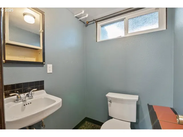 $449,900 | 1725 24th Street Northeast, Salem, OR 97301