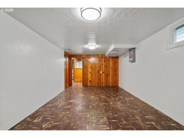 $449,900 | 1725 24th Street Northeast, Salem, OR 97301