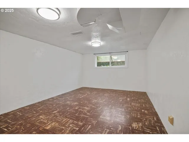 $449,900 | 1725 24th Street Northeast, Salem, OR 97301