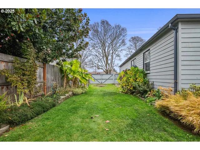 $449,900 | 1725 24th Street Northeast, Salem, OR 97301