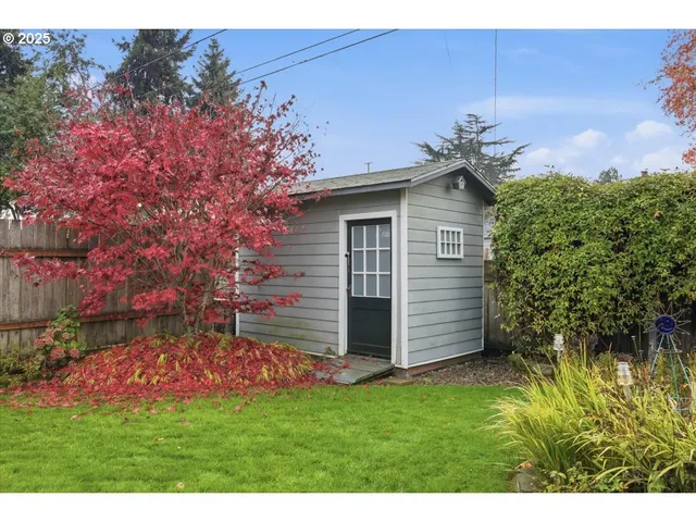 $449,900 | 1725 24th Street Northeast, Salem, OR 97301