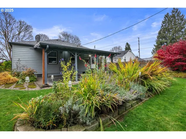 $449,900 | 1725 24th Street Northeast, Salem, OR 97301