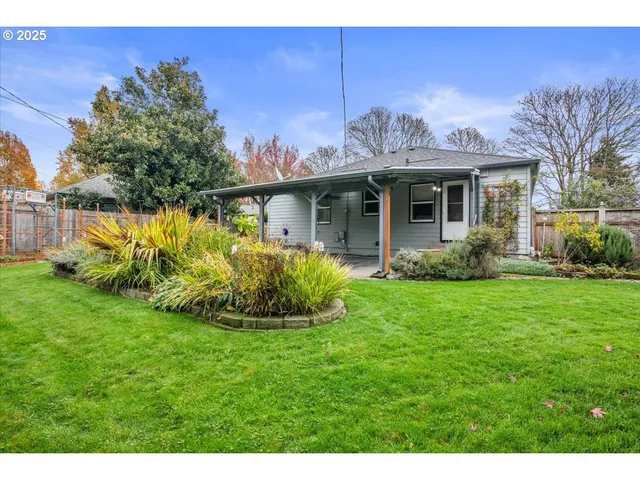 $449,900 | 1725 24th Street Northeast, Salem, OR 97301