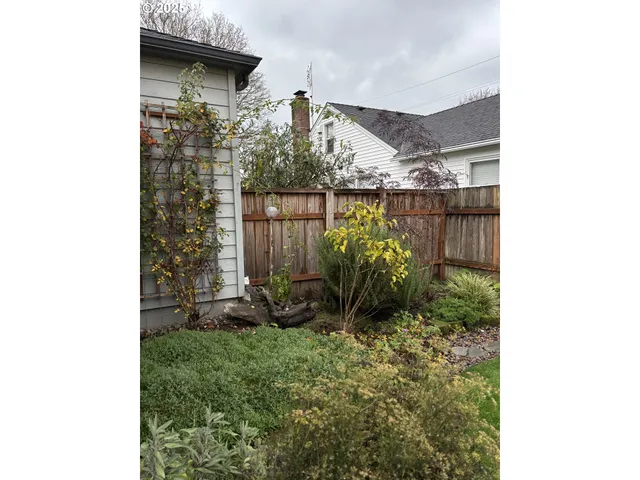 $449,900 | 1725 24th Street Northeast, Salem, OR 97301