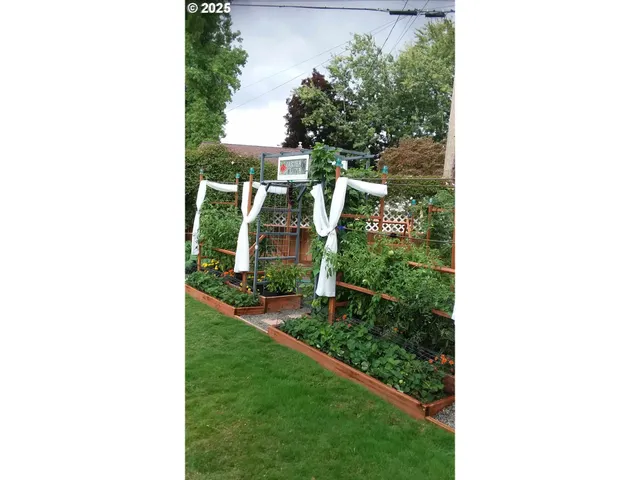 $449,900 | 1725 24th Street Northeast, Salem, OR 97301