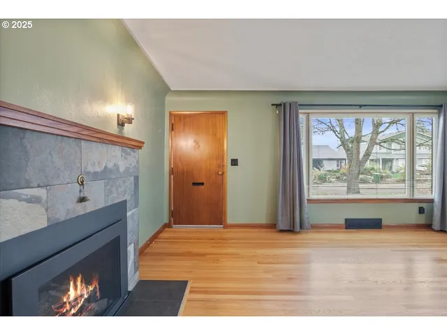 $449,900 | 1725 24th Street Northeast, Salem, OR 97301