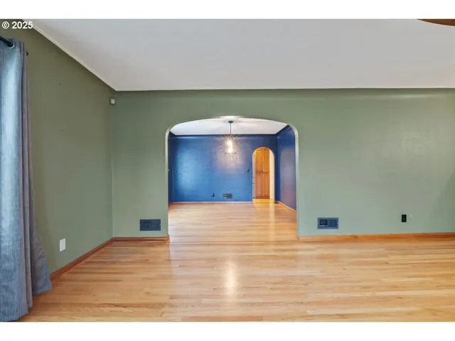 $449,900 | 1725 24th Street Northeast, Salem, OR 97301