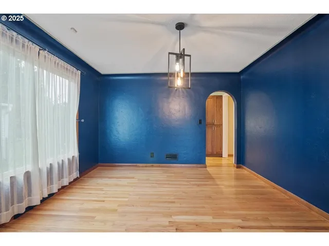 $449,900 | 1725 24th Street Northeast, Salem, OR 97301