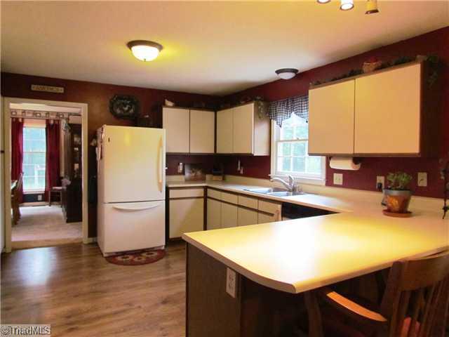 7807 Snow Road Greensboro, NC 27409 - Photo 12 of 16 Kitchen.