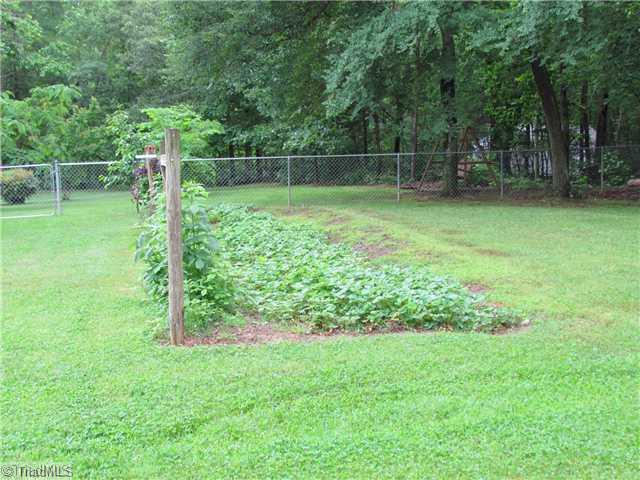 7807 Snow Road Greensboro, NC 27409 - Photo 16 of 16 Yard/Garden.