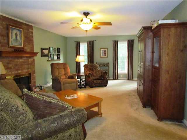 7807 Snow Road Greensboro, NC 27409 - Photo 9 of 16 Den/Family/Great Room.