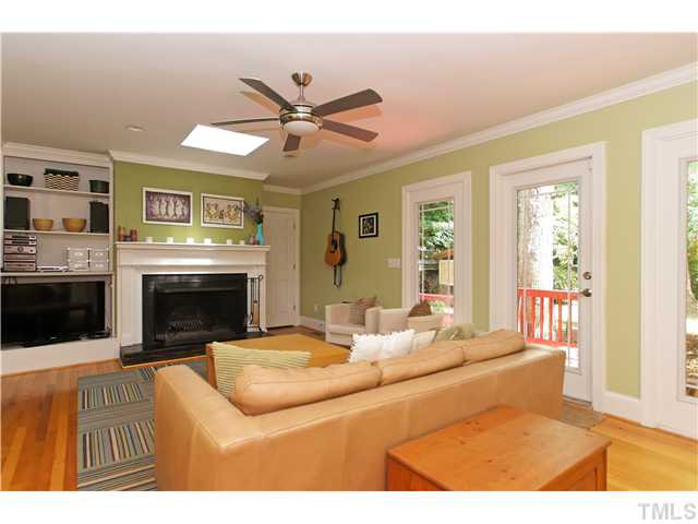 2827 Mayview Road Raleigh, NC 27607 - Photo 5 of 24 Den/Family/Great Room