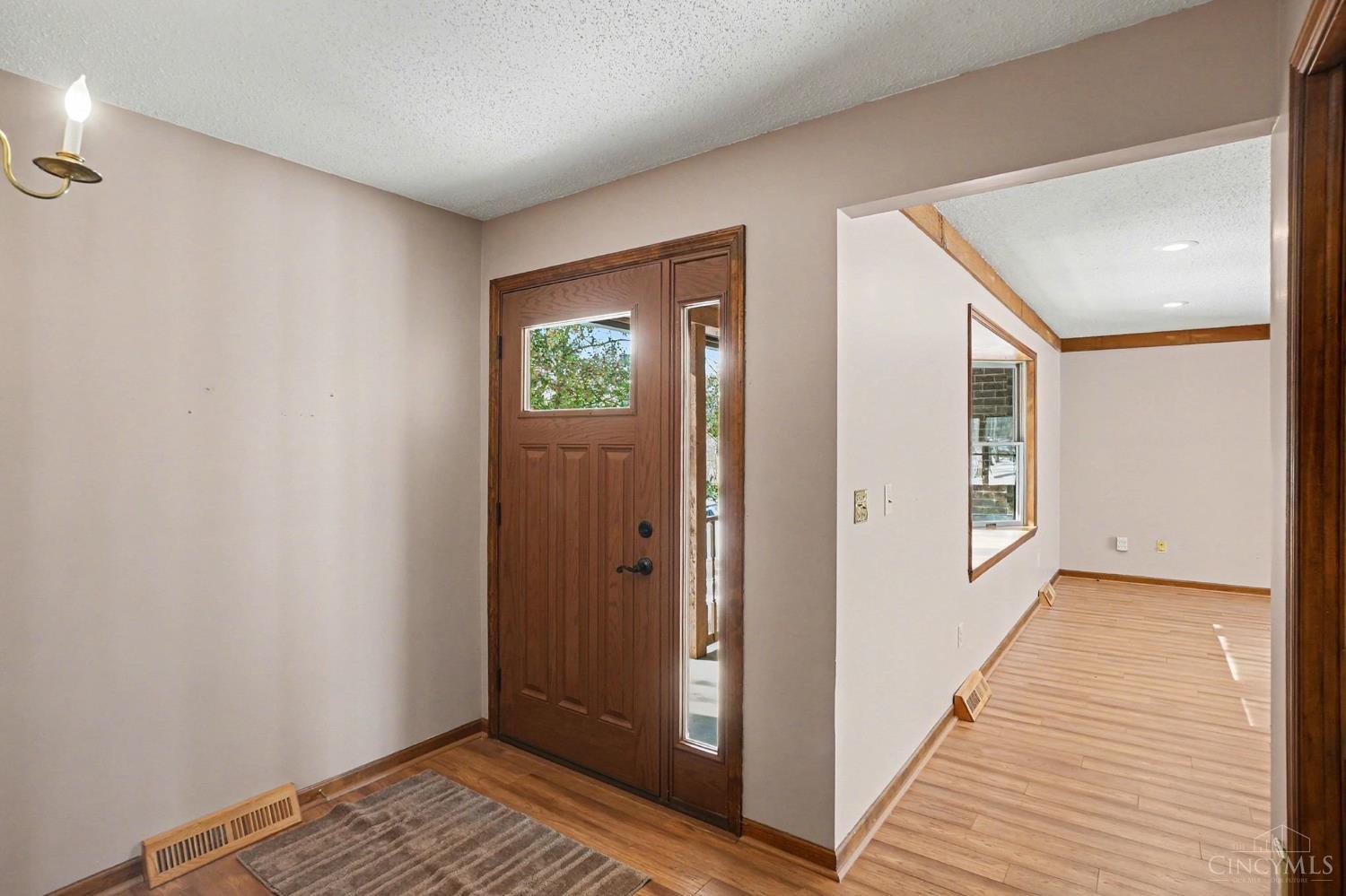 208 Irvin Road Blanchester, OH 45107 - Photo 5 of 40 Gallery Image 5