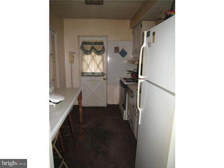 9229 Horatio Road Philadelphia, PA 19114 - Photo 8 of 8 Kitchen