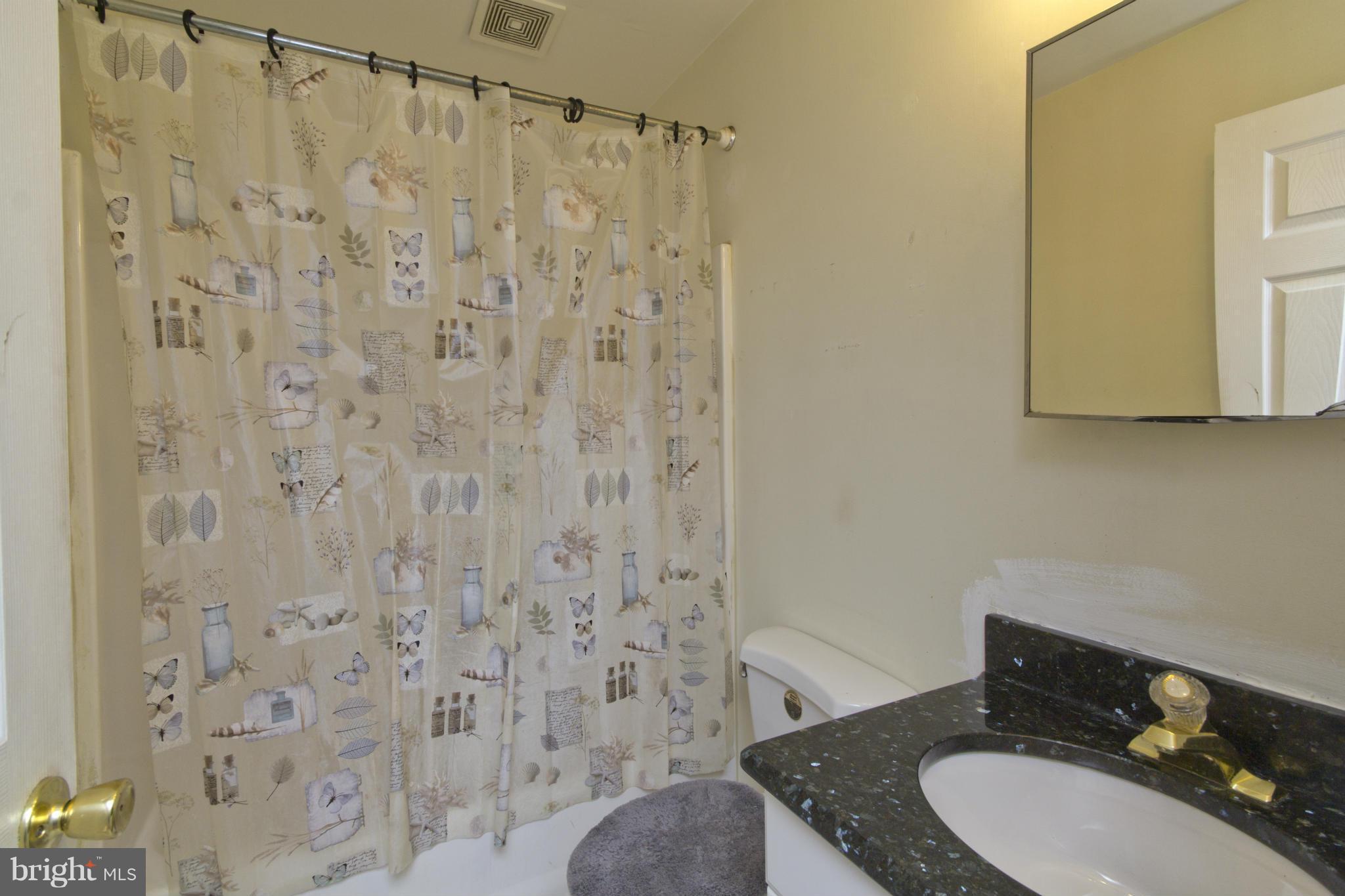 219 Cresswell Road Baltimore, MD 21225 - Photo 13 of 22 Bathroom Two on Upper level
