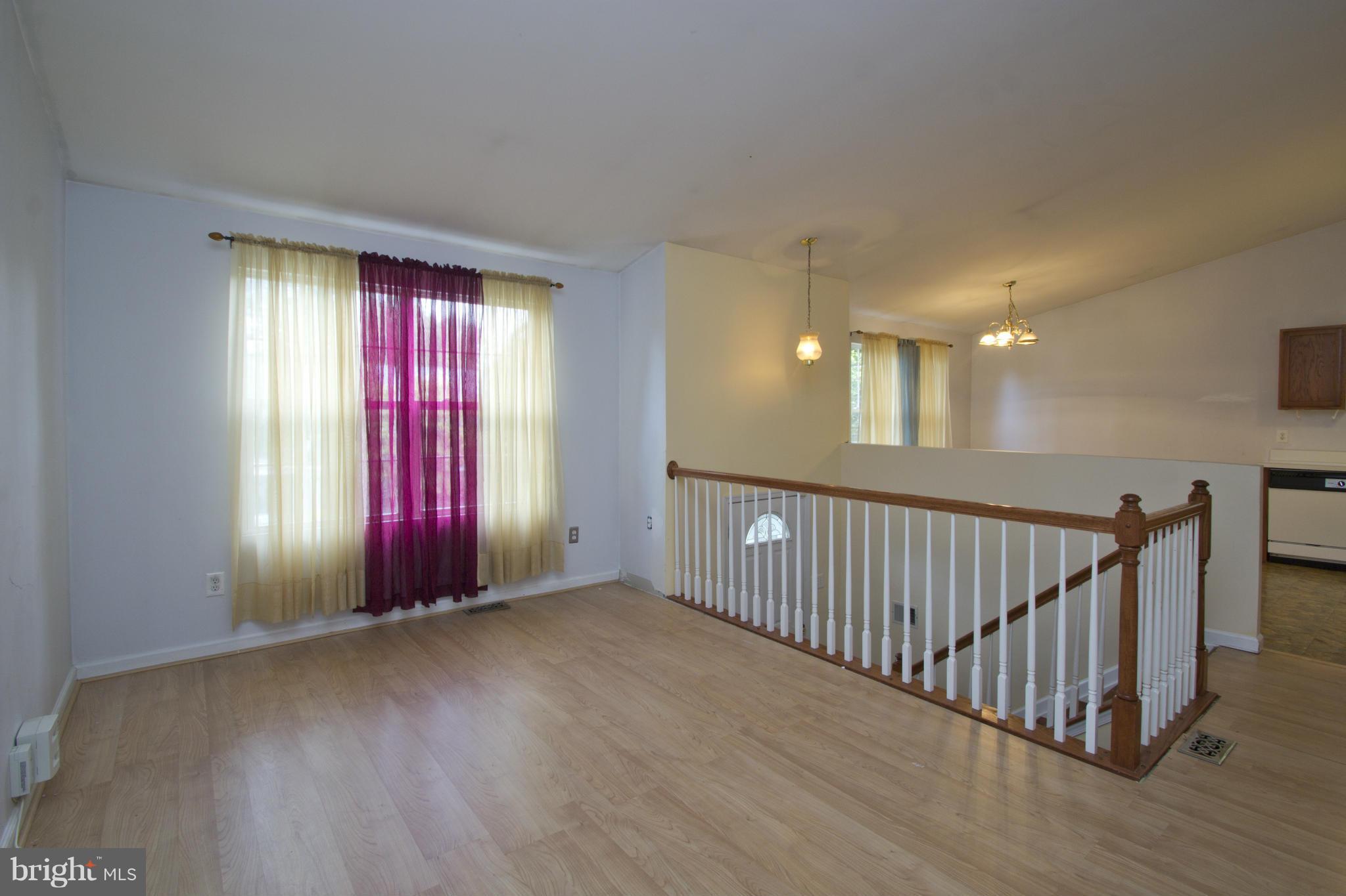 219 Cresswell Road Baltimore, MD 21225 - Photo 5 of 22 Living Room