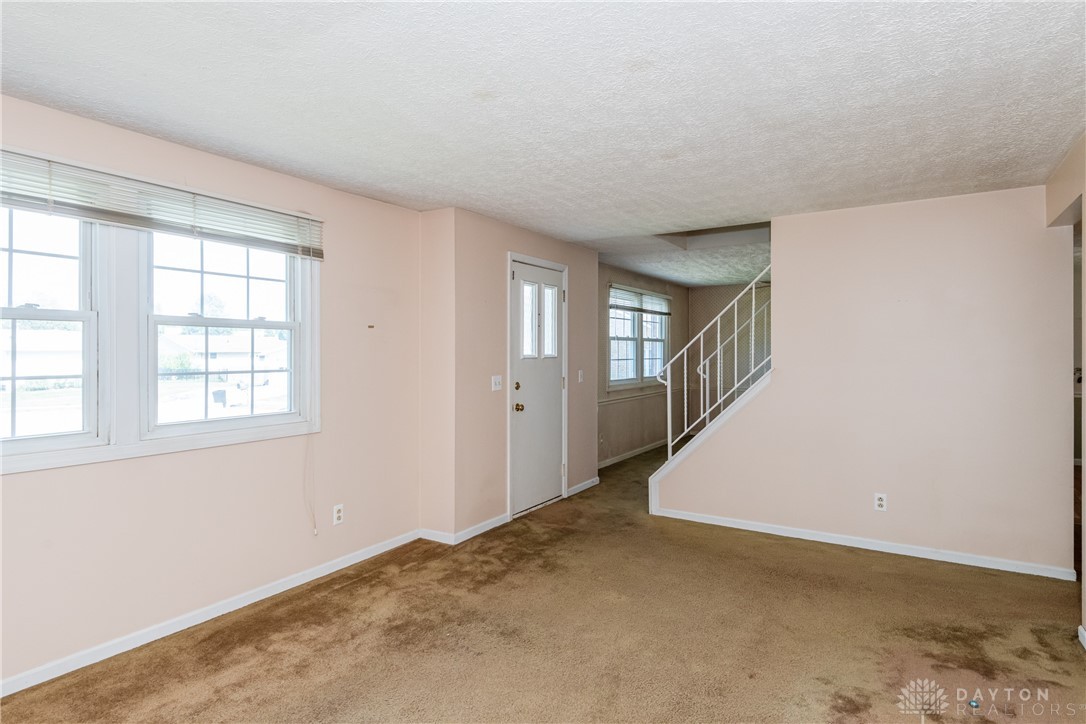 2700 Edna Lane Springfield, OH 45503 - Photo 6 of 37 Gallery Image 6