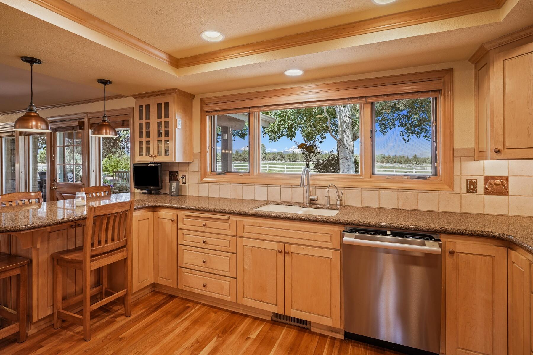 18611 Couch Market Road Bend, OR 97703 - Photo 16 of 55 16