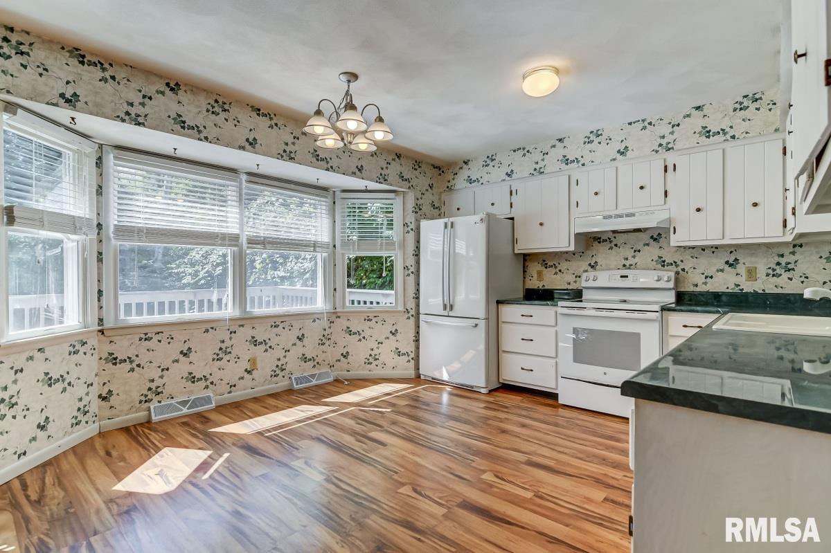 2836 Crown Point Springfield, IL 62704 - Photo 12 of 34 Gallery Image 12