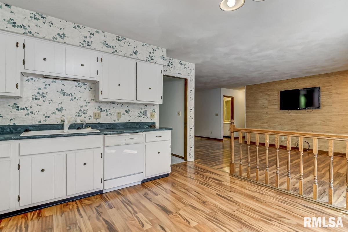 2836 Crown Point Springfield, IL 62704 - Photo 13 of 34 Gallery Image 13
