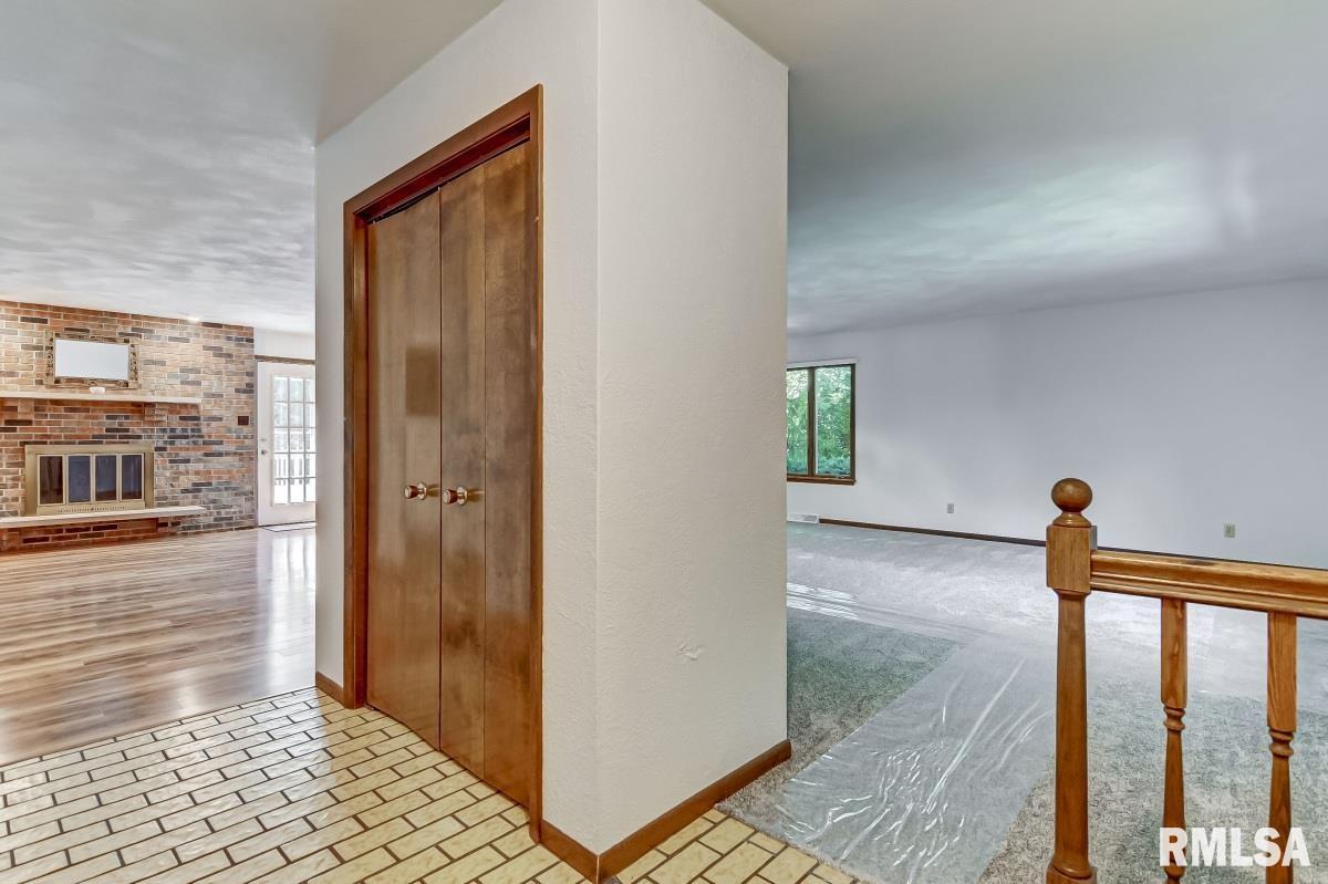 2836 Crown Point Springfield, IL 62704 - Photo 2 of 34 Gallery Image 2