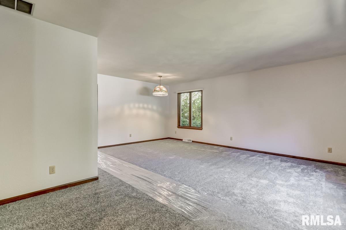 2836 Crown Point Springfield, IL 62704 - Photo 5 of 34 Gallery Image 5