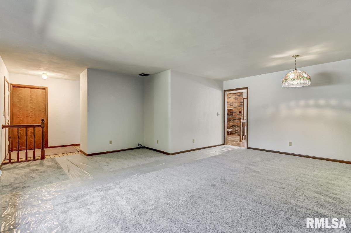 2836 Crown Point Springfield, IL 62704 - Photo 6 of 34 Gallery Image 6