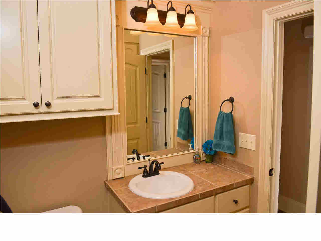 122 Hanover Street Madison, MS 39110 - Photo 24 of 28 Double closet in the second bedroom.