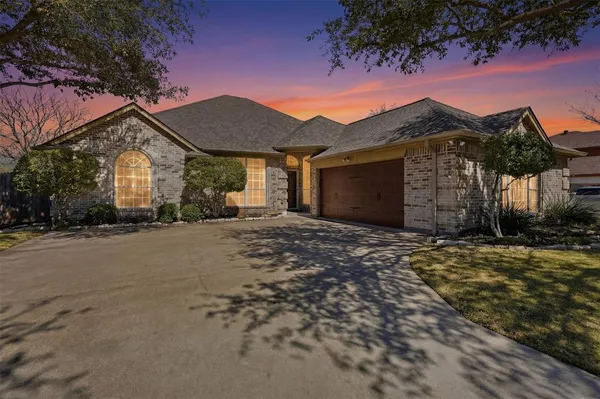 $450,000 | 231 Bluff View Court, Aledo, TX 76008