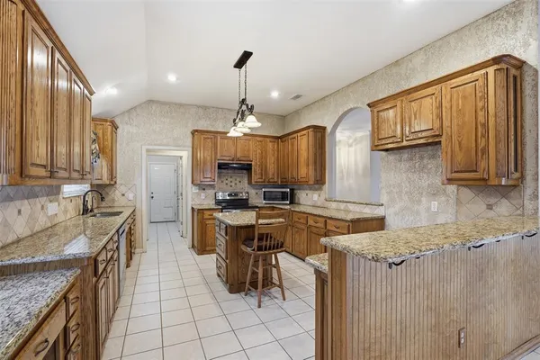 $450,000 | 231 Bluff View Court, Aledo, TX 76008