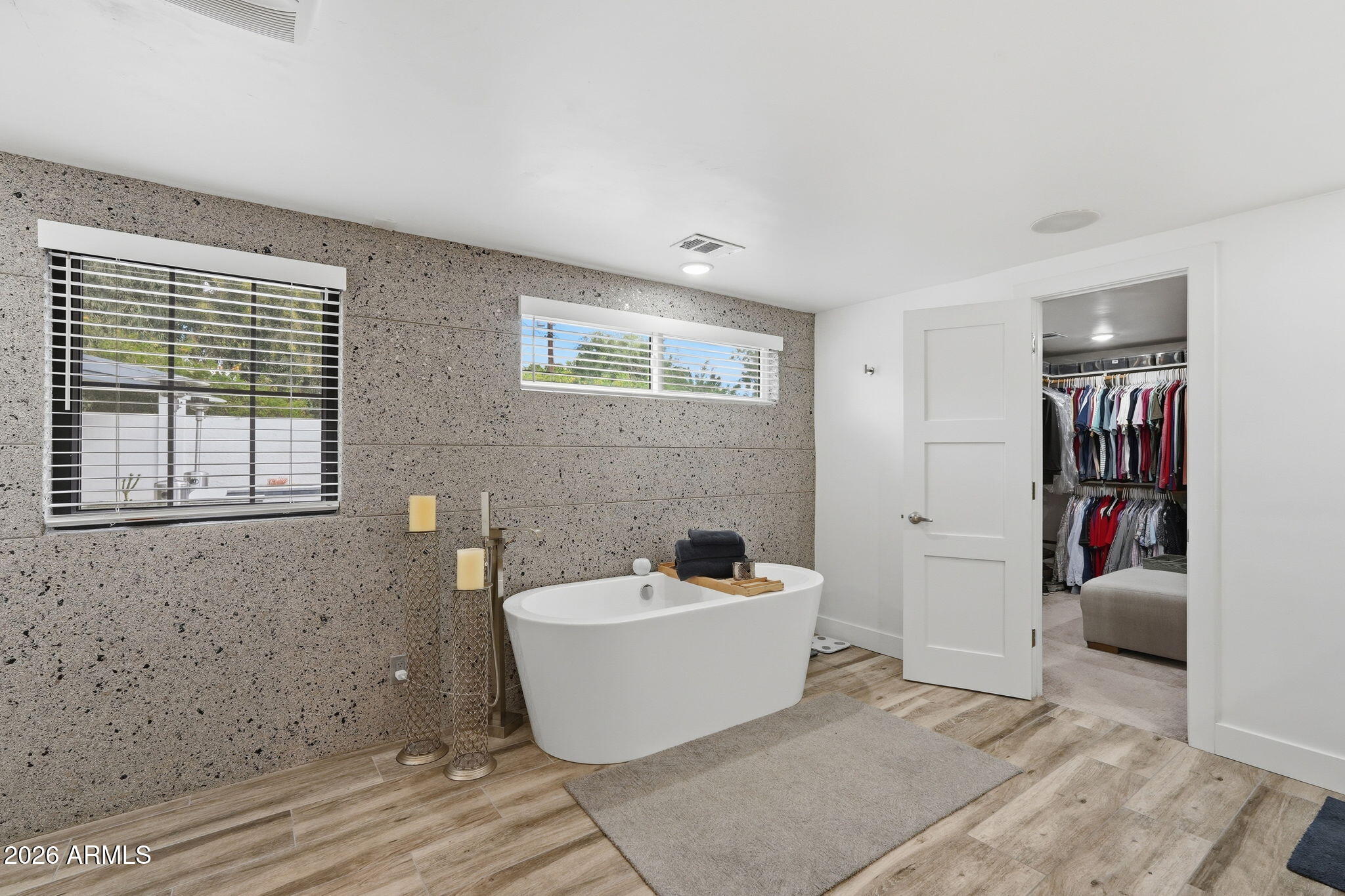 5149 North 34th Street Phoenix, AZ 85018 - Photo 32 of 70 a bathroom with a bathtub and shower