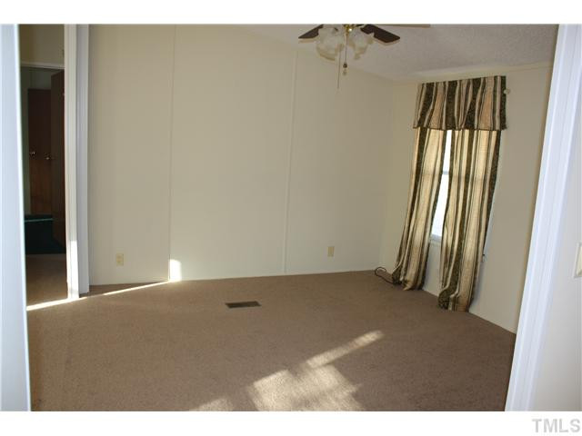 799 Bakers Chapel Road Princeton, NC 27569 - Photo 5 of 14 FAMILY ROOM