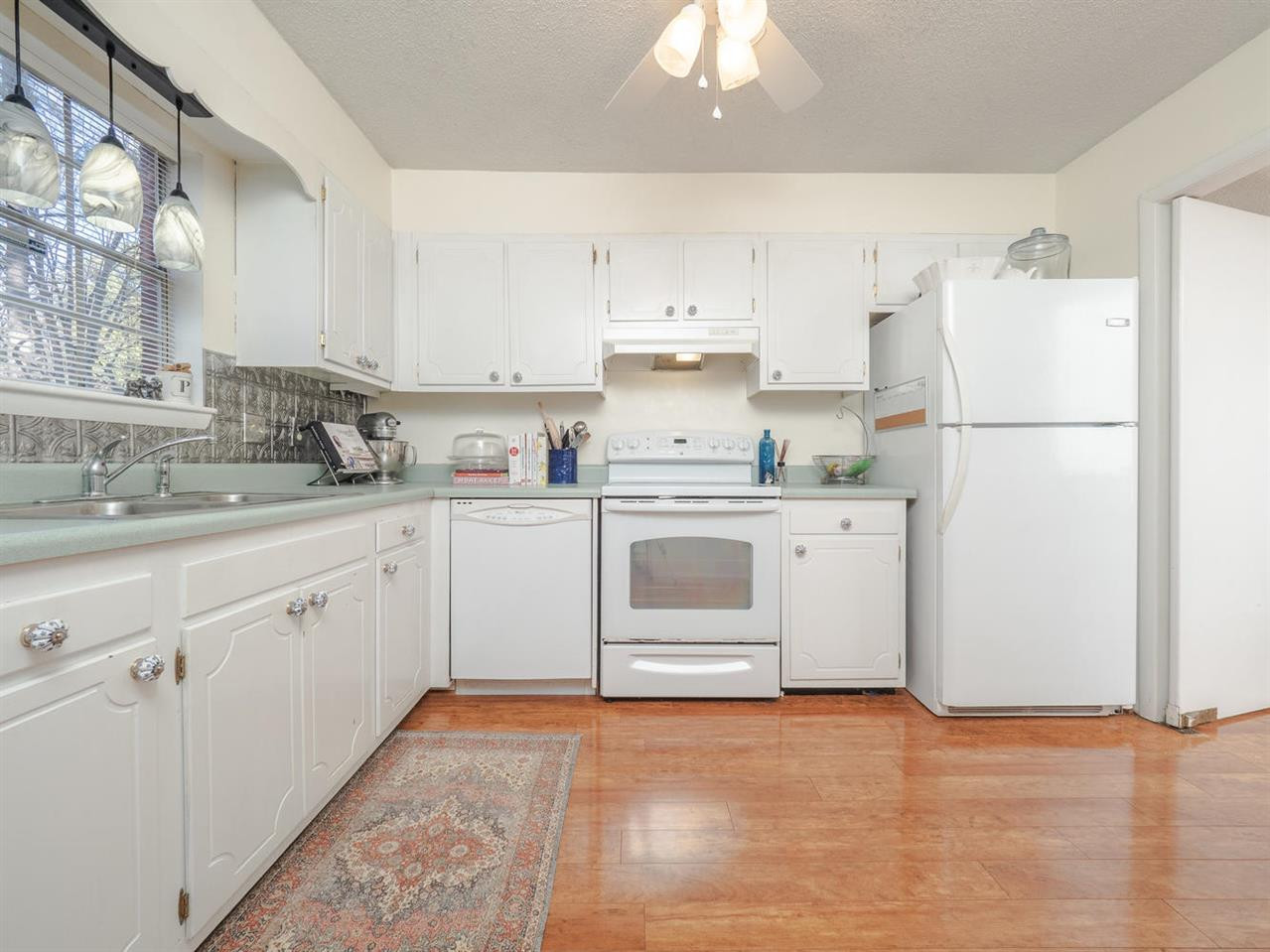 1204 Falls Church Road, Unit A Raleigh, NC 27609 - Photo 2 of 19 Kitchen