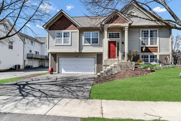 $260,000 | 1650 Orchard Court, West Chicago, IL 60185