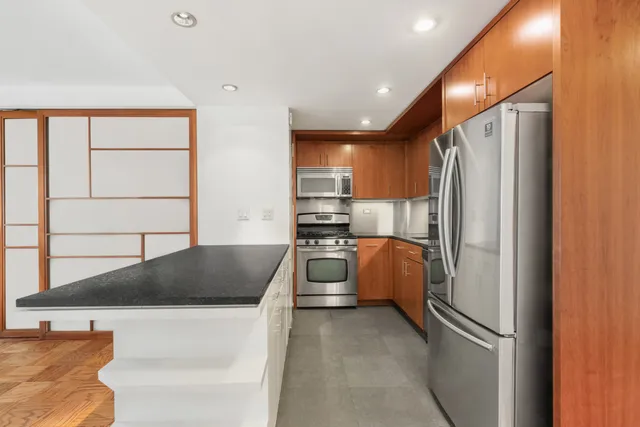 $710,000 | 16 West 16th Street, Unit 7RN | Flatiron