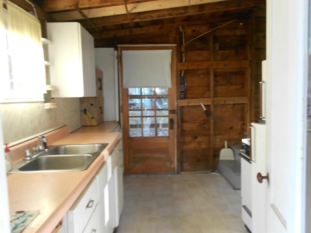 18 Eastern Shore Road Brunswick, ME 04011 - Photo 8 of 13 Kitchen