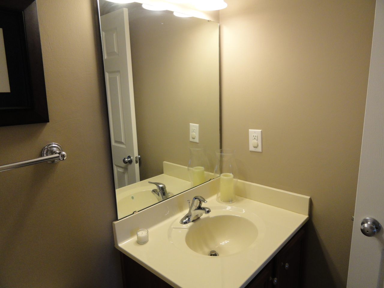 2826 Green Ridge Road Roanoke, VA 24019 - Photo 19 of 21 a bathroom with a sink and a mirror