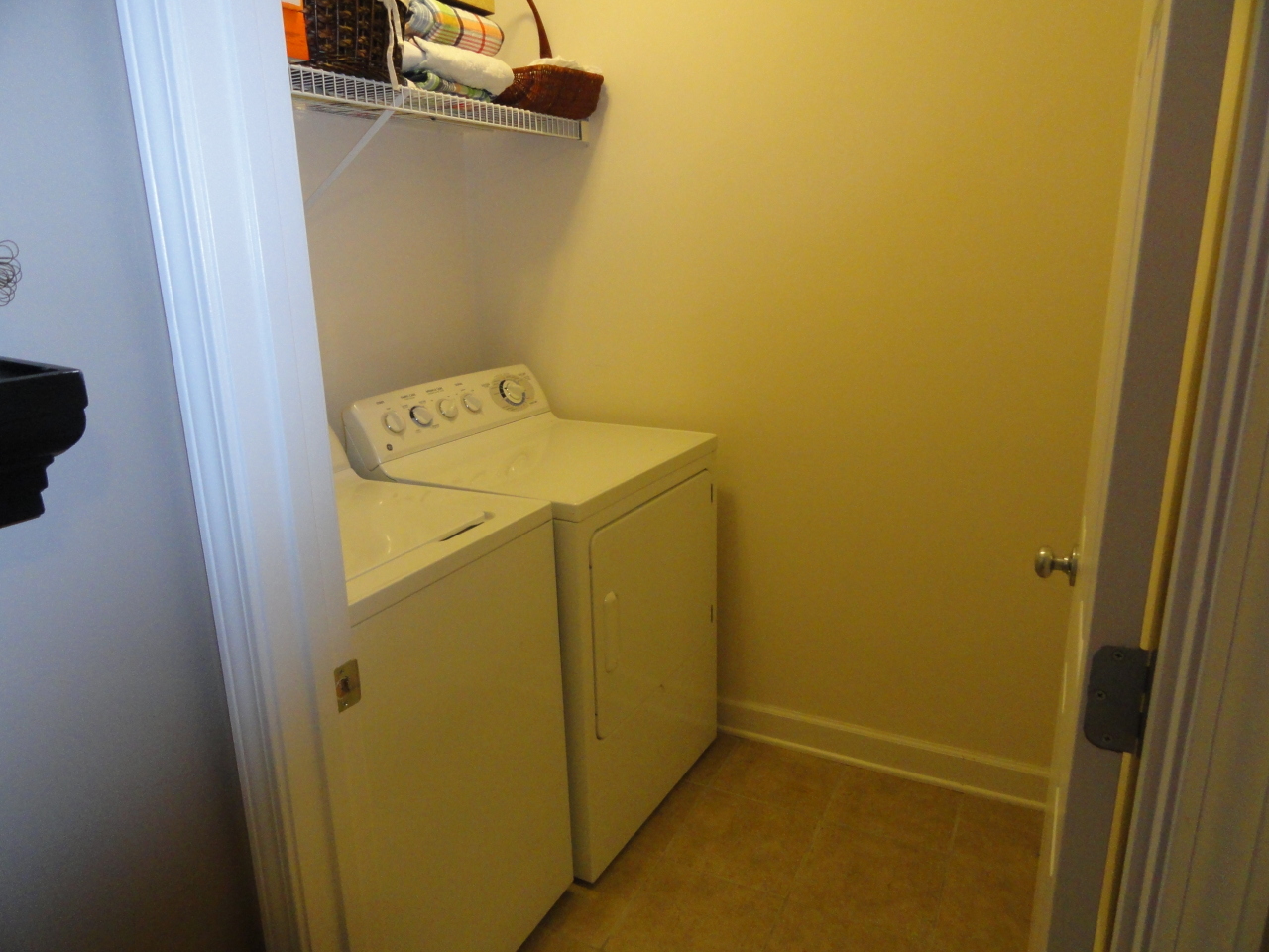 2826 Green Ridge Road Roanoke, VA 24019 - Photo 20 of 21 a utility room with dryer and washer